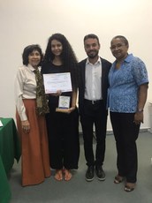 Rayrane Aragão e familiares na premiação do PIBIC - primeiro lugar na área de Linguística, Letras e Artes