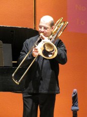 Alexandre Magno, trombone