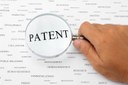 Existem vários bancos de dados que disponibilizam miríades de patentes.