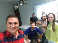 Profa. Elaine Rocha, Diretor Cleverton Fernandes e participantes do mini-curso sobre "Propriedade Intelectual".