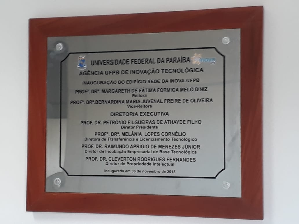 Placa de inauguração.