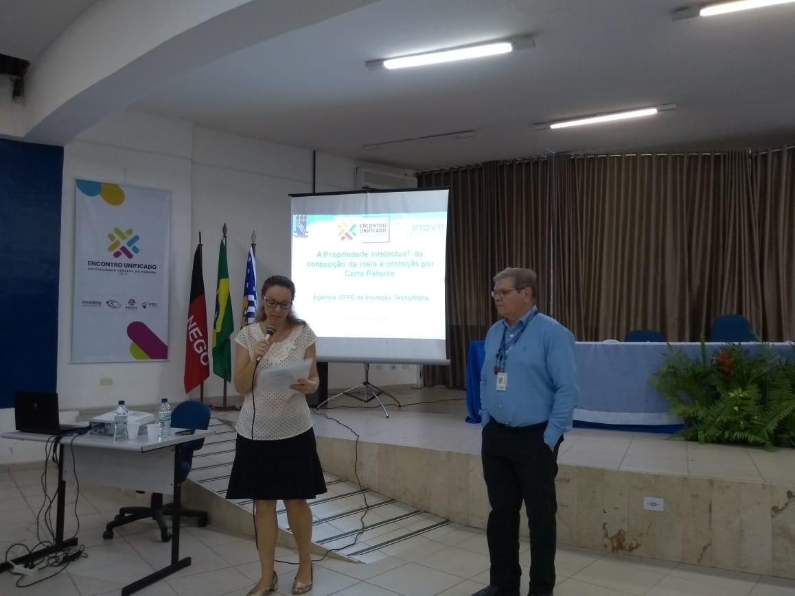 Apresentação do palestrante no Encontro Unificado com leitura do seu currículo