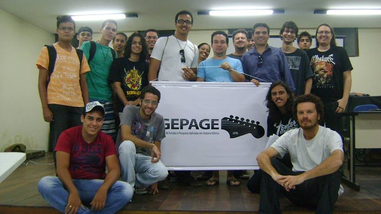 Prof. Anderson Mariano e alunos que participaram de Workshop durante o IIº encontro do GEPAGE (2012)