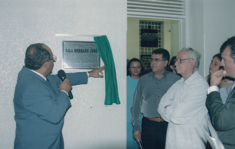 2003 - Inauguração da sala Hermano José ( CEFET).png