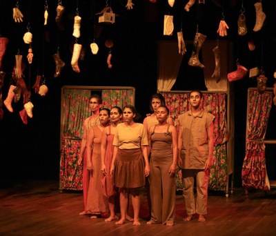 Espetáculo A Cabeça apresentação no Teatro Lima Penante 2019_Imagem redes sociais do Grupo Cabem 7