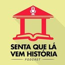 Logomarca do podcast Senta que lá vem história_Disponível no Instagram
