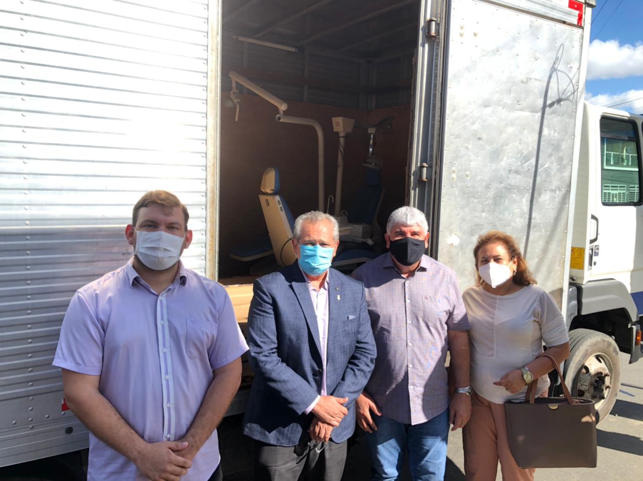 UFPB ENTREGA CADEIRAS ODONTOLÓGICAS E LÂMPADAS PARA ITABAIANA-PB