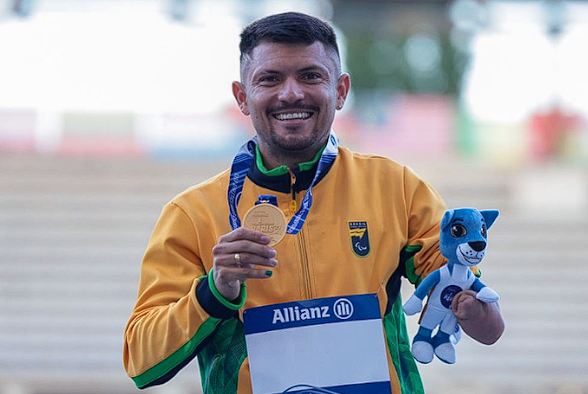 ATLETA PARALÍMPICO DE PROJETO DA UFPB, PETRÚCIO FERREIRA É TRICAMPEÃO MUNDIAL DE ATLETISMO