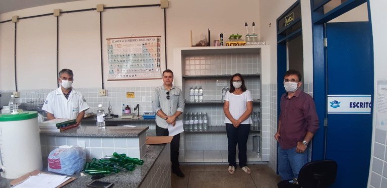Laboratório da UFPB doa 40 litros de álcool e mil luvas para delegacias de Solânea e Bananeiras