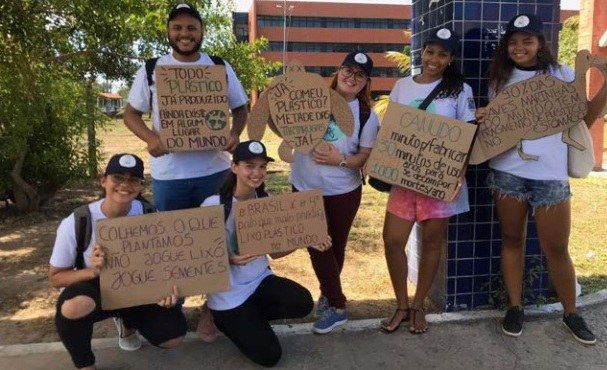 PROJETO DA UFPB ORIENTA ESTUDANTES E COMERCIANTES A USAR MENOS PLÁSTICO