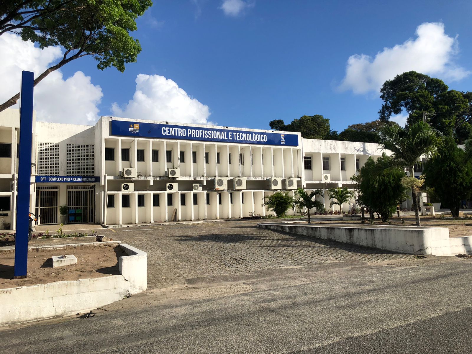 UFPB LANÇA EDITAL COM VAGA PARA PROFESSOR SUBSTITUTO PARA O CPT