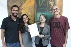 Os estudantes Bárbara Teixeira e Wlademir Gonzaga e o cientista social André Gomes propuseram criação do grupo. Crédito: Divulgação