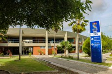 A Biblioteca do Centro de Ciências Exatas e da Natureza é a primeira a oferecer o serviço digital para os alunos concluintes. Foto: Angélica Gouveia