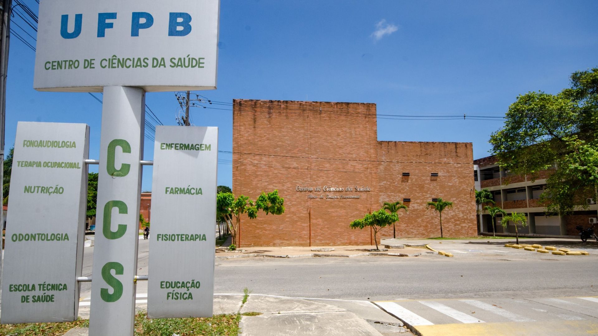 UFPB abre seleção com 12 vagas para curso de Especialização em Implantodontia com início em 2025 UFPB abre seleção com 12 vagas para curso de Especialização em Implantodontia com início em 2025